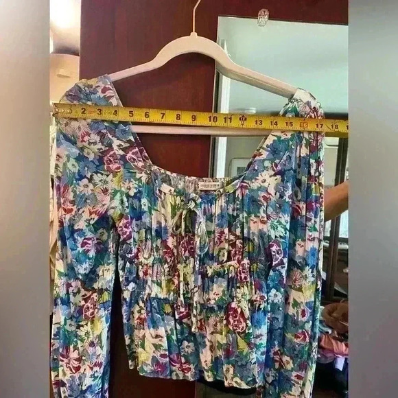 Women's Small Squareneck Floral Peplum Top
Ruched Multicolor With A Tie - Picture 3 of 4